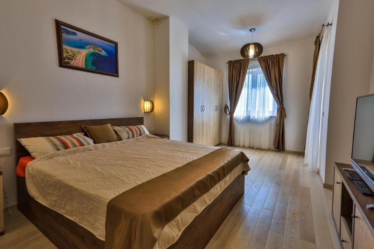 Sunny Orchid Villa *